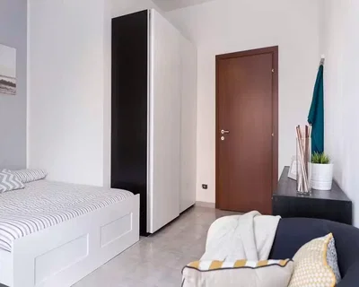 Chambre; parquet, carrelage, lumière naturelle