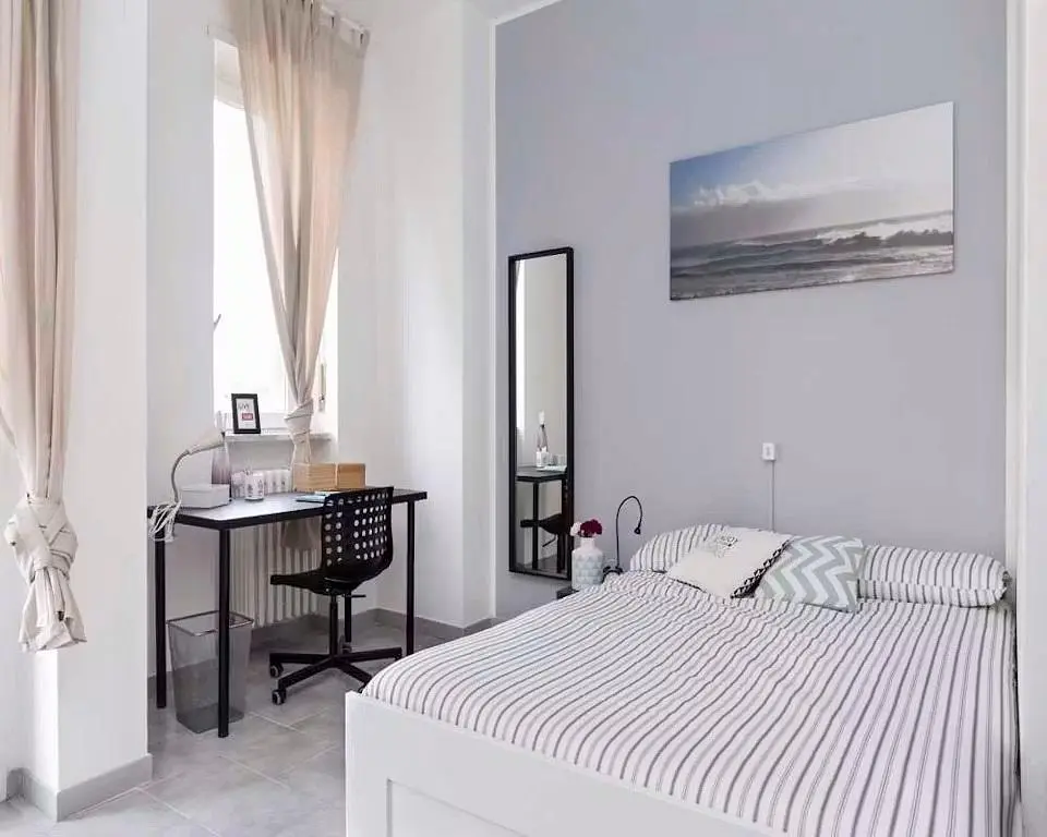 Chambre; lumière naturelle, carrelage