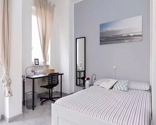 Chambre; lumière naturelle, carrelage