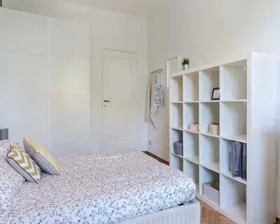 Camera da letto; luce naturale, pavimento in legno