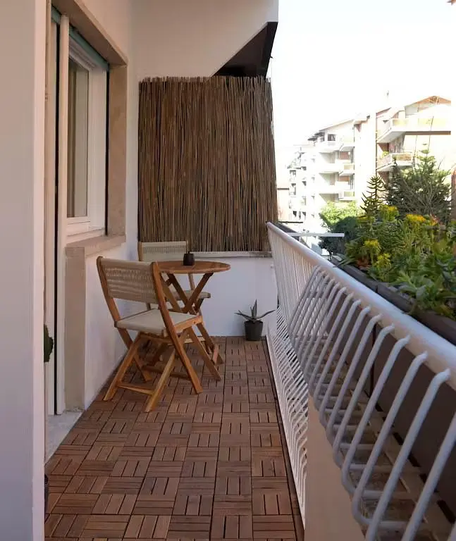 Balkon; blick, fliesenboden, tageslicht