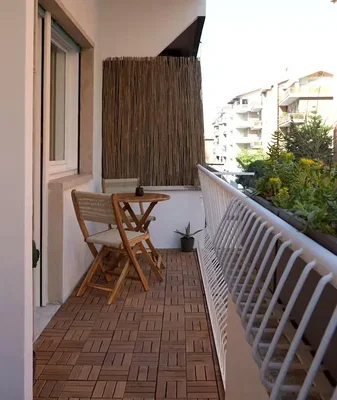 Balkon; blick, fliesenboden, tageslicht