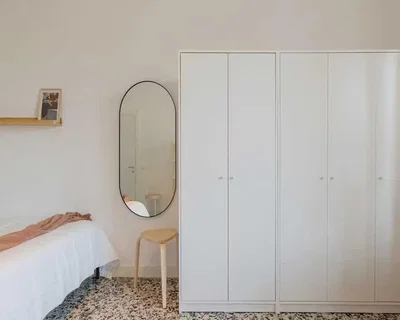 Quarto; luz natural, chão de azulejo
