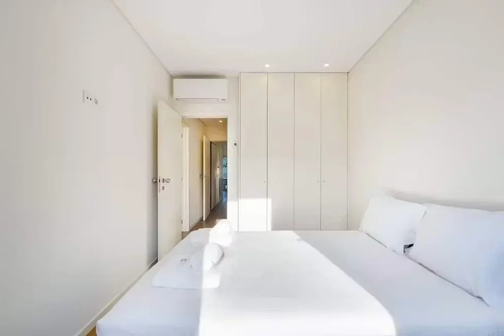 Schlafzimmer; tageslicht, renoviert