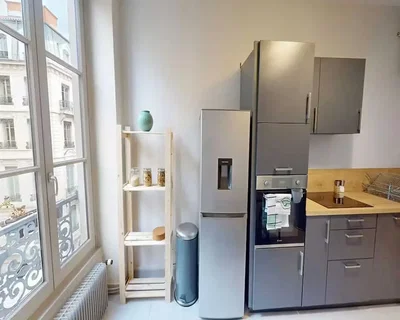 Cozinha; eletrodomésticos, vista, luz natural, chão de azulejo