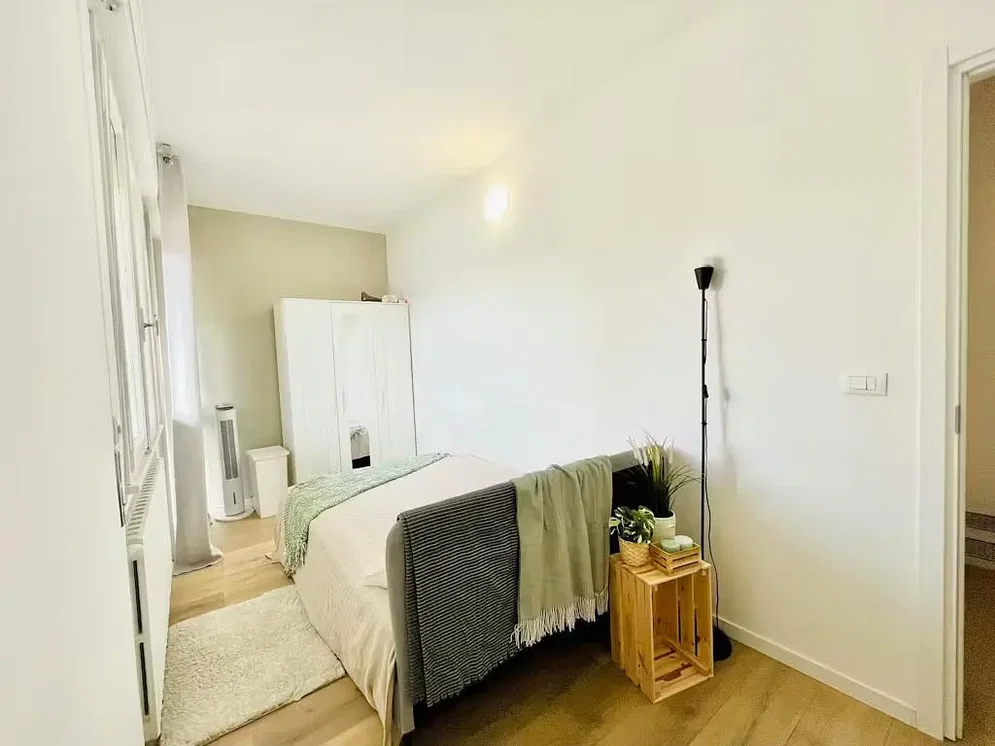 Chambre; parquet, lumière naturelle