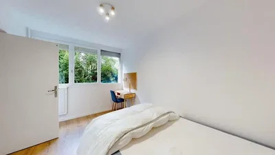 Schlafzimmer; tageslicht, holzboden