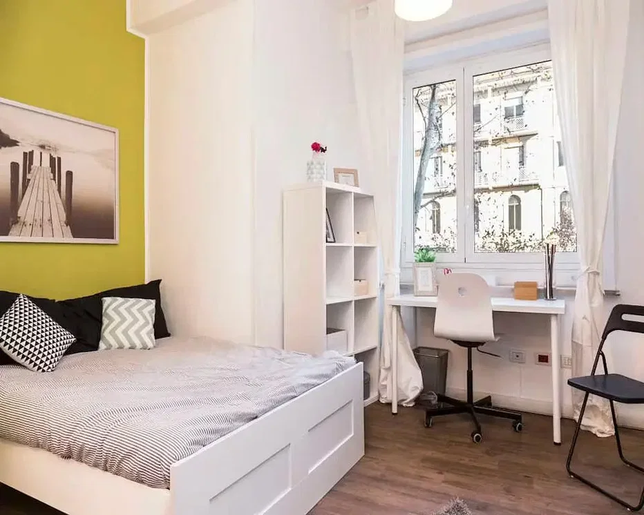 Schlafzimmer; holzboden, tageslicht, moderner stil