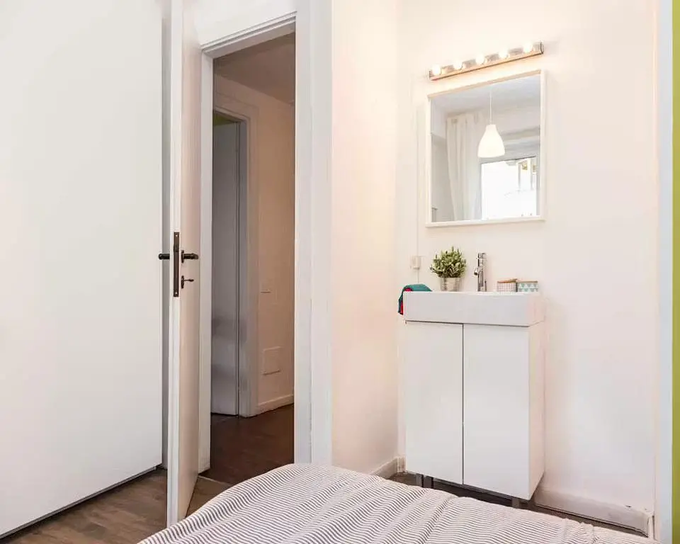 Badezimmer; holzboden, tageslicht
