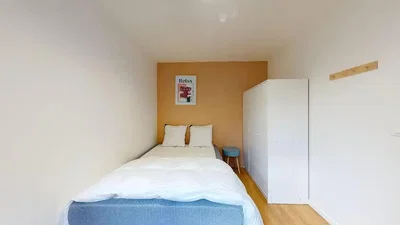Schlafzimmer; tageslicht, holzboden