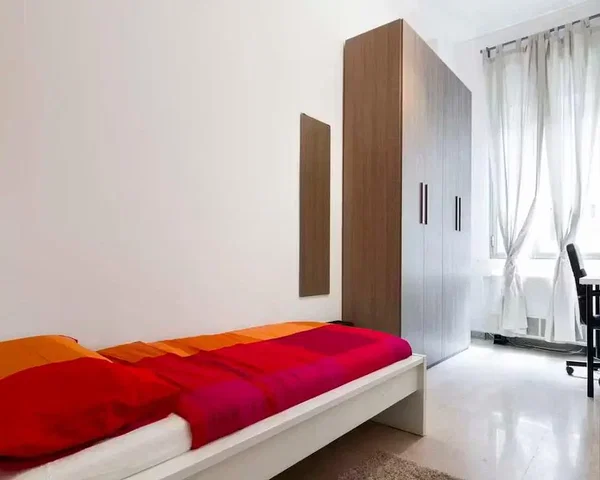 Spavaća soba; prirodno svjetlo, drveni pod