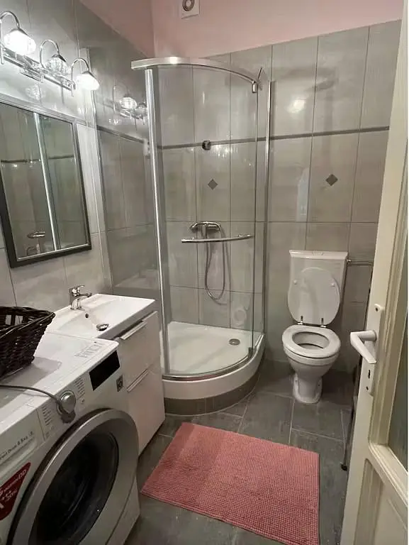 Toalet; pločice, renoviran