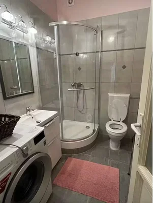 Toalet; pločice, renoviran