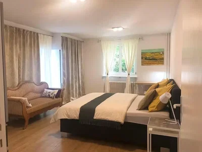 Chambre; parquet, lumière naturelle