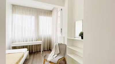 Schlafzimmer; tageslicht, holzboden