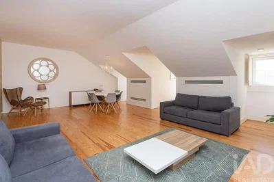 Salon; parquet, lumière naturelle, style moderne