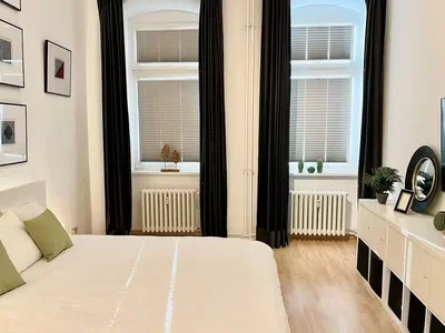Chambre; lumière naturelle, parquet, style moderne