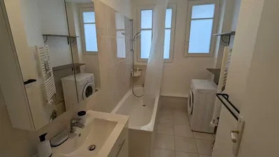 Salle de bain; carrelage, lumière naturelle