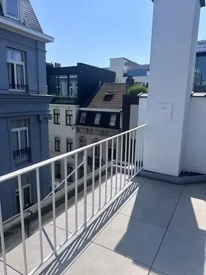 Balcone; vista, pavimento in piastrelle