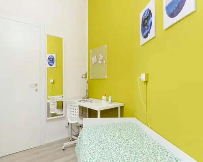 Chambre; lumière naturelle, parquet
