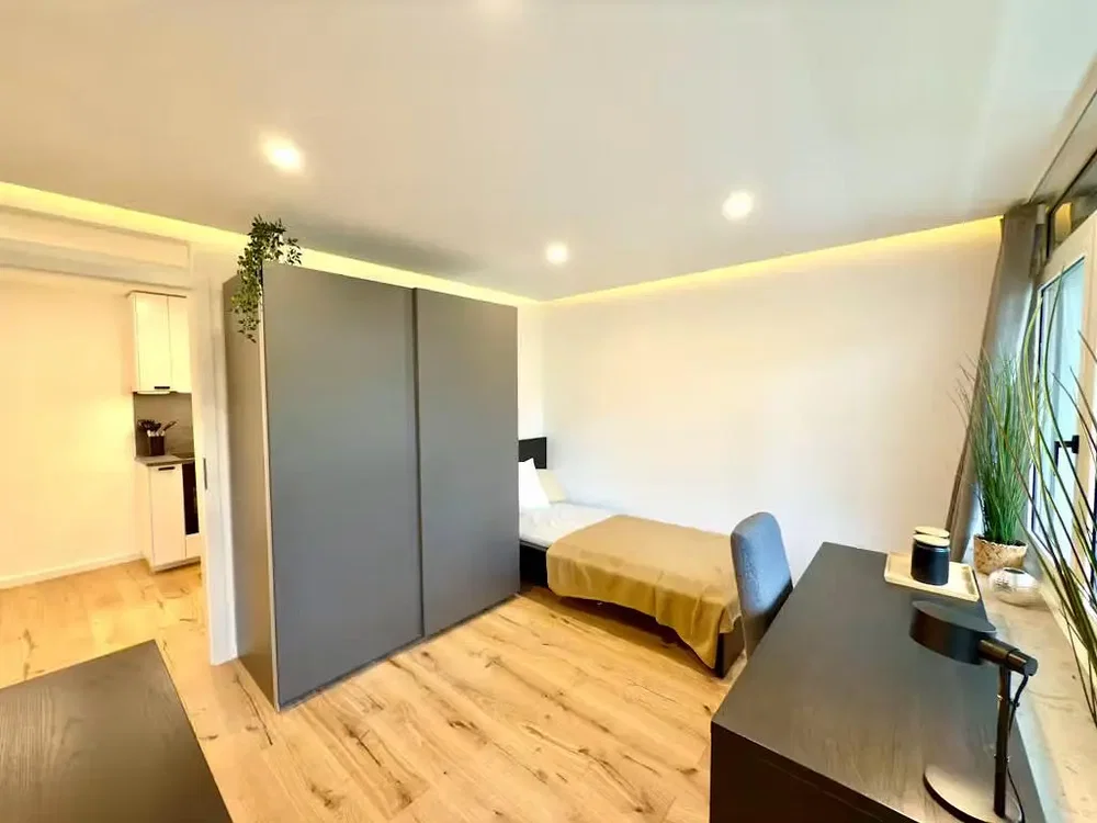 Chambre; parquet, lumière naturelle