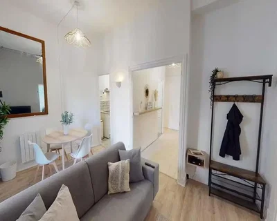 Living room; wood floor, natural light, modern style