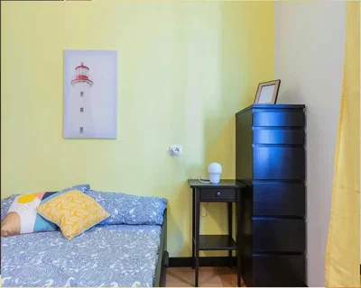 Schlafzimmer; holzboden, tageslicht