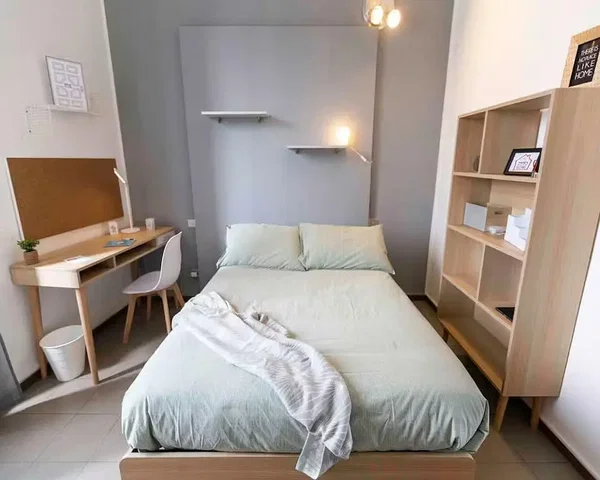 Schlafzimmer; holzboden, tageslicht, moderner stil