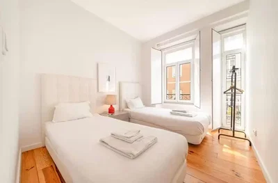 Camera da letto; pavimento in legno, luce naturale