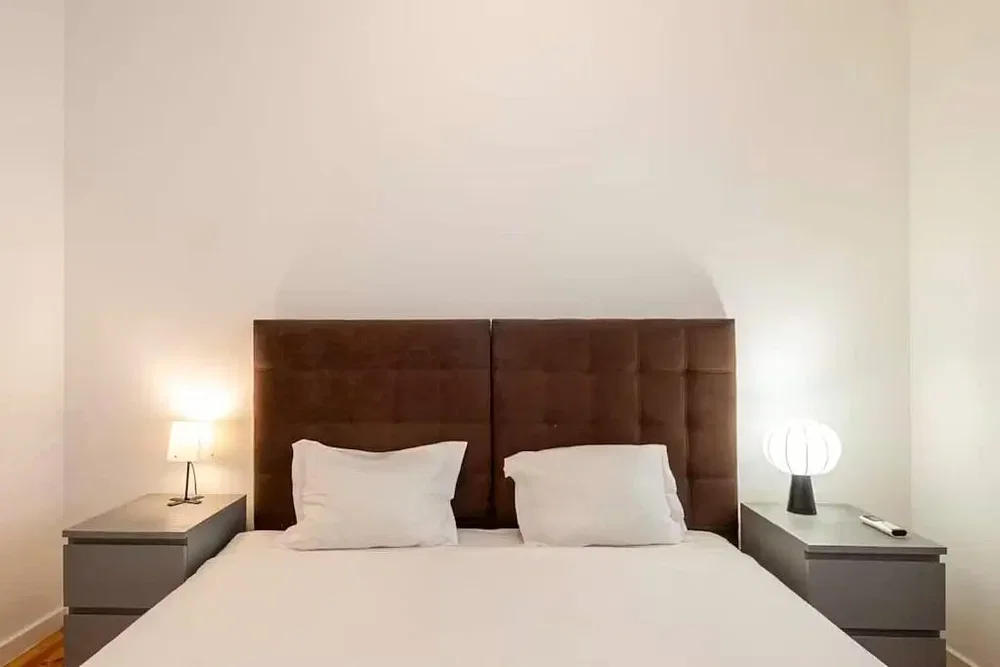 Camera da letto; luce naturale, stile moderno