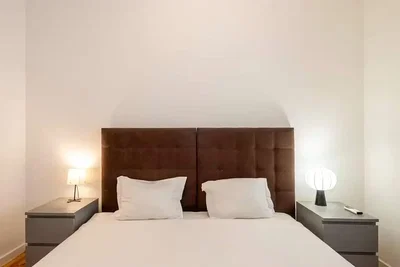 Camera da letto; luce naturale, stile moderno