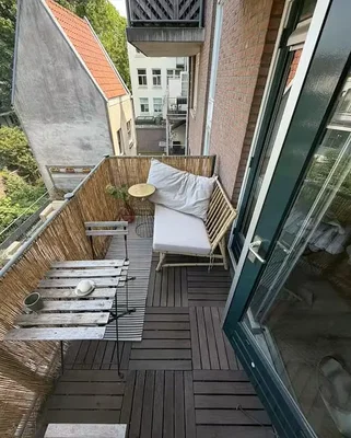 Balkon; manzara, doğal ışık, ahşap zemin