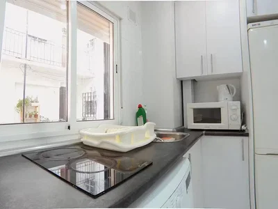 Kitchen; kitchen appliances, view, natural light