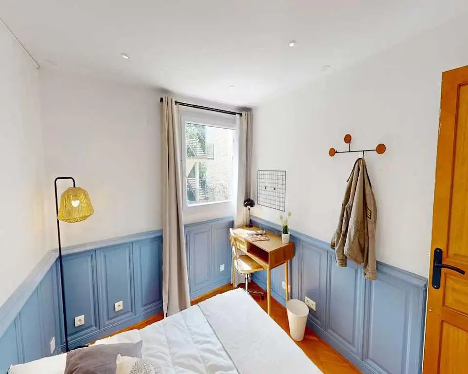 Schlafzimmer; tageslicht, holzboden