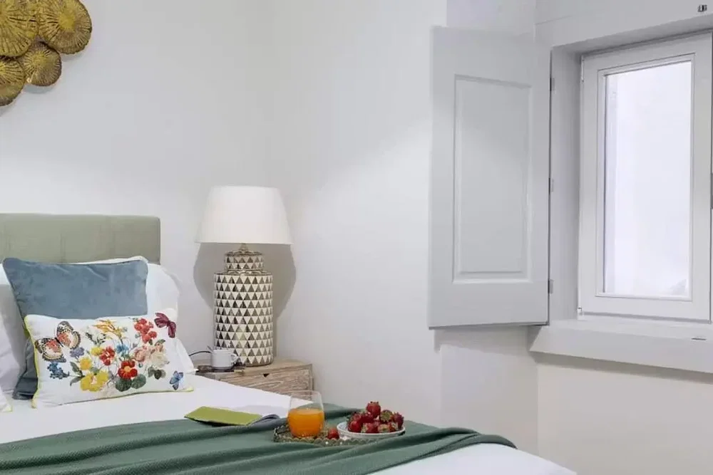 Yatak odası; doğal ışık, modern stil