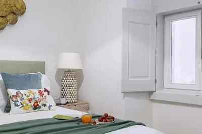 Yatak odası; doğal ışık, modern stil
