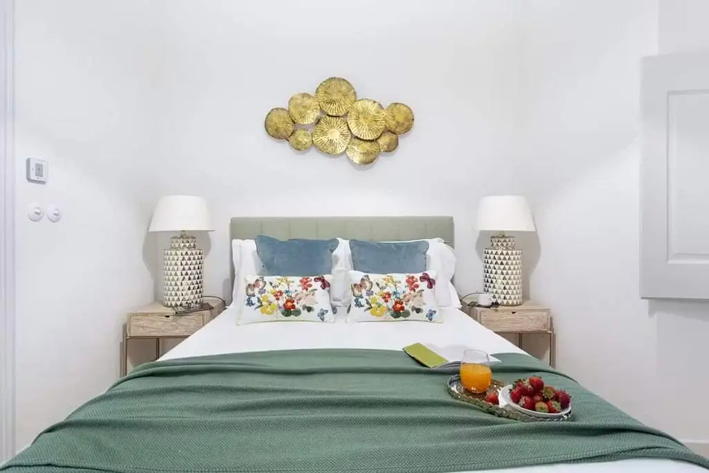 Yatak odası; doğal ışık, modern stil
