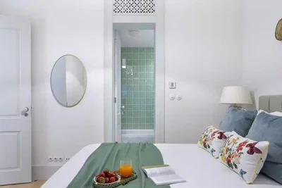 Yatak odası; doğal ışık, modern stil