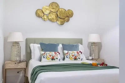 Yatak odası; modern stil, doğal ışık