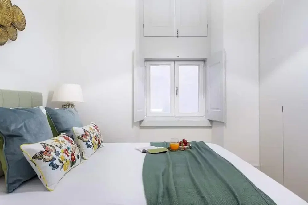 Yatak odası; doğal ışık, modern stil