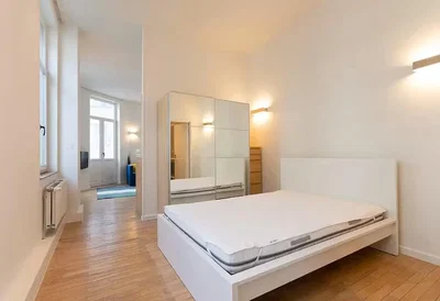 Camera da letto; luce naturale, pavimento in legno