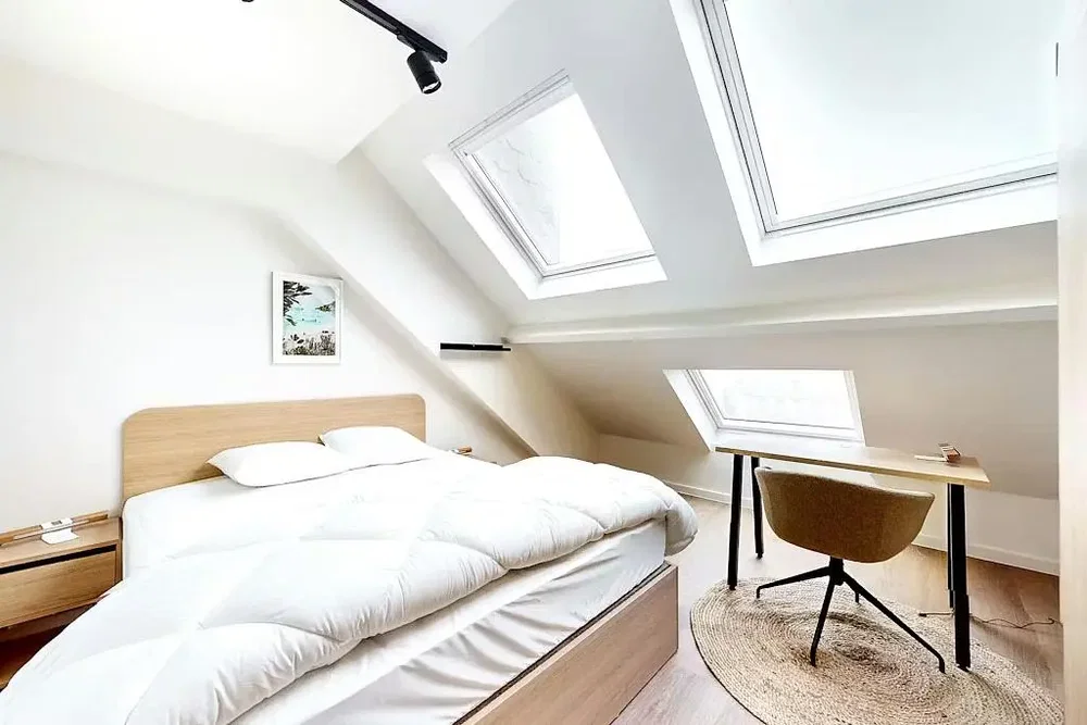 Camera da letto; luce naturale, stile moderno