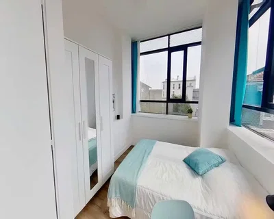 Schlafzimmer; tageslicht, holzboden, renoviert