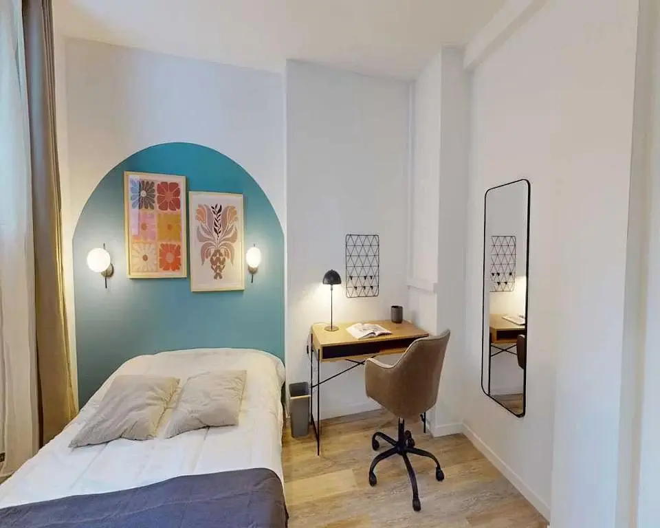 Quarto; luz natural, estilo moderno, chão de madeira