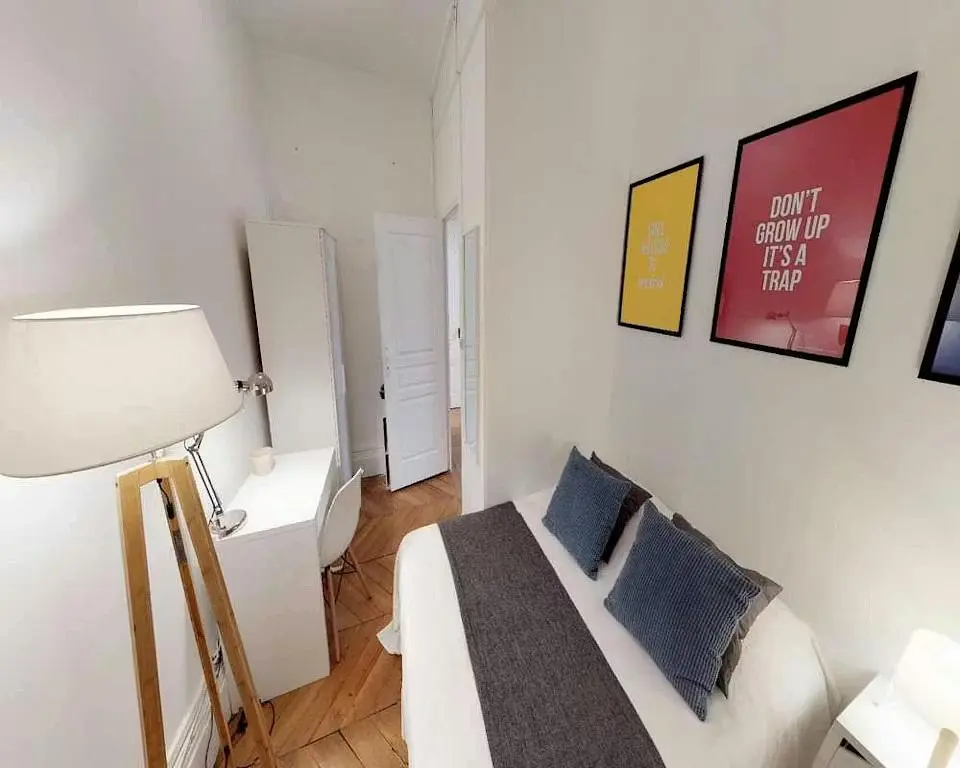 Quarto; luz natural, estilo moderno