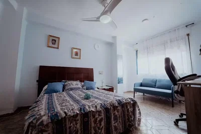 Slaapkamer; natuurlijk licht, tegelvloer
