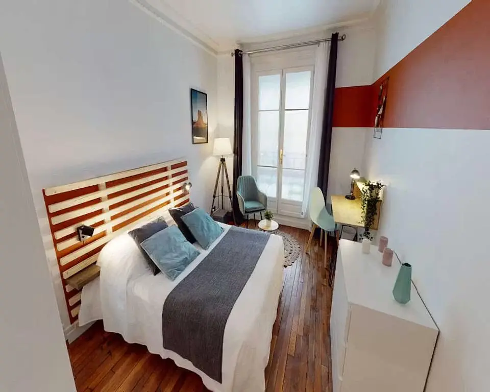 Chambre; parquet, lumière naturelle