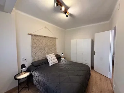 Chambre; lumière naturelle, parquet