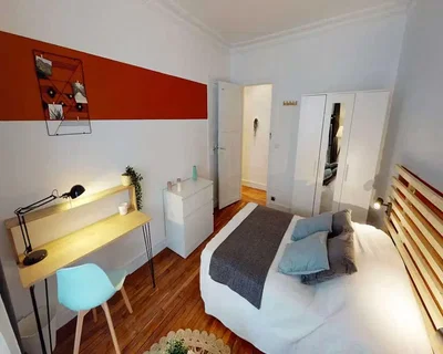 Chambre; parquet, lumière naturelle