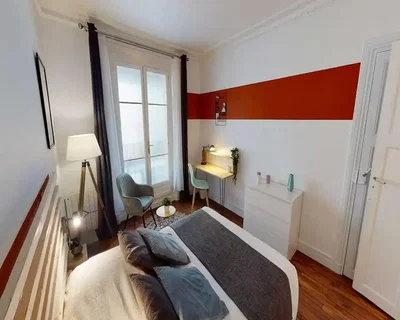 Chambre; lumière naturelle, parquet